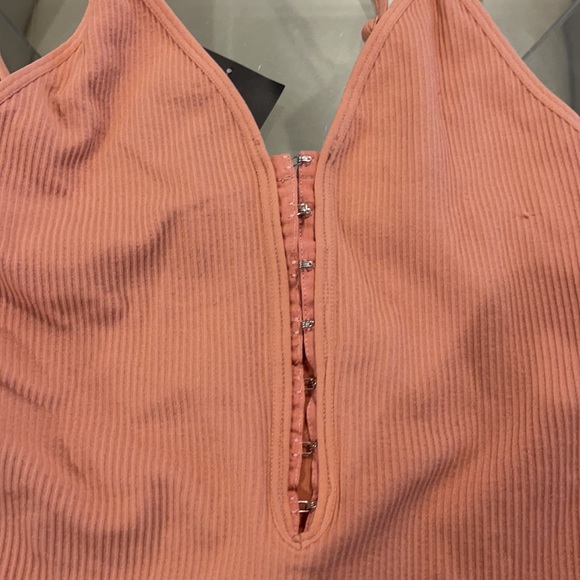 Forever 21 peach adjustable ribbed sleeveless bodysuit NWT small - medium - Picture 2 of 3